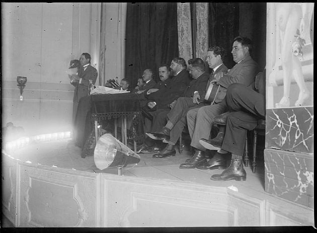 León Guillet en un acto