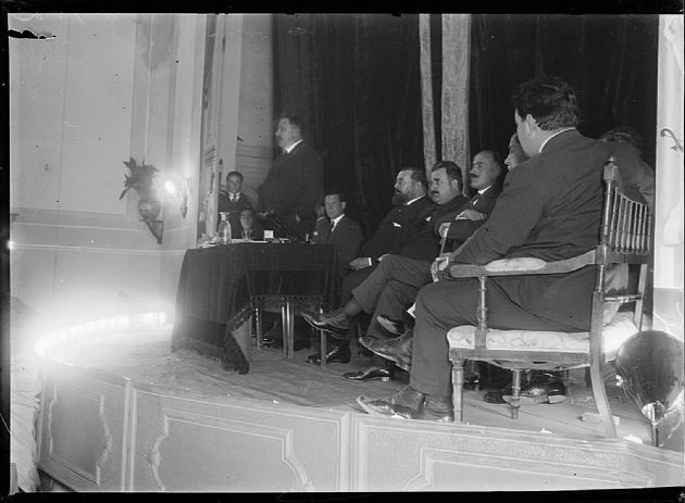 León Guillet en un acto 1