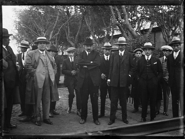 Caballeros en la Estación de Trenes