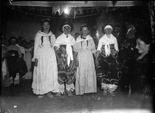 Vestidos como Paisanos XII