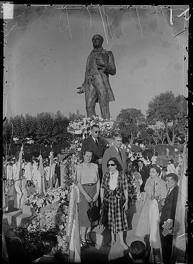 Estatua a Sarmiento III