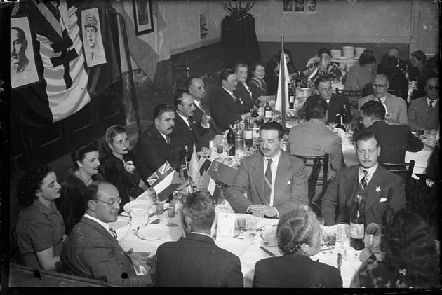 Cena en el Club Social IV