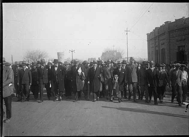 Peregrinación por Av. Illia 1