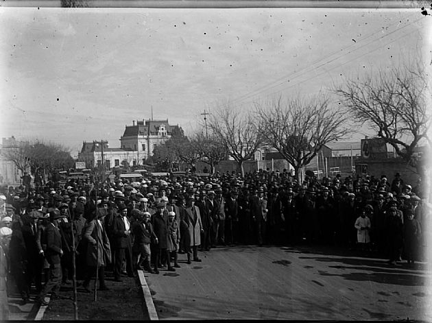 Peregrinación por Av. Illia