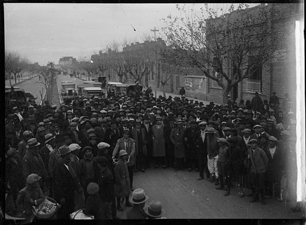 Peregrinación por Av. Illía 3