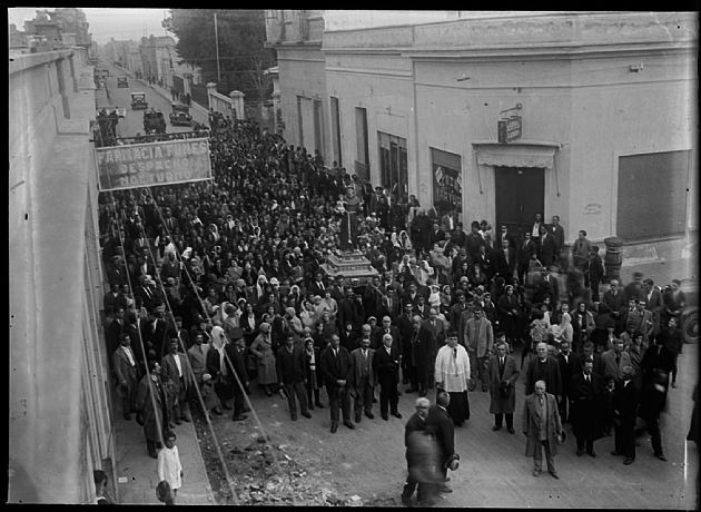 Procesión por calle Colón