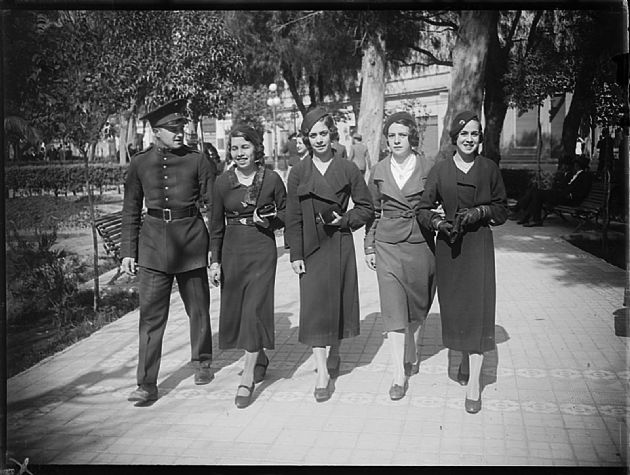 Damas por la plaza 3