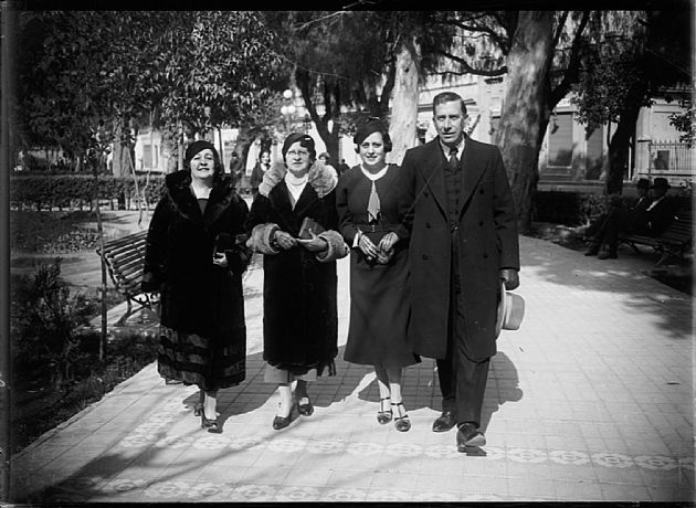 SALIENDO DE LA IGLESIA II
