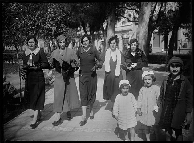 Damas por la plaza 5