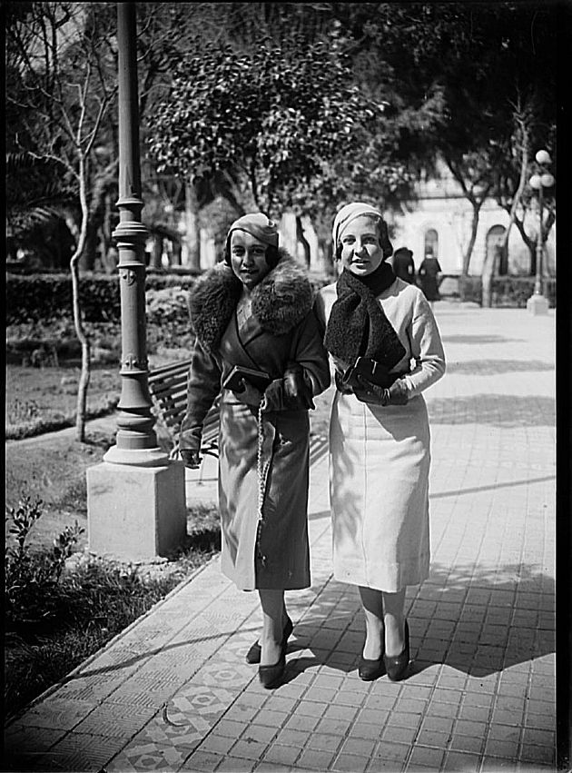 Damas por la plaza 1