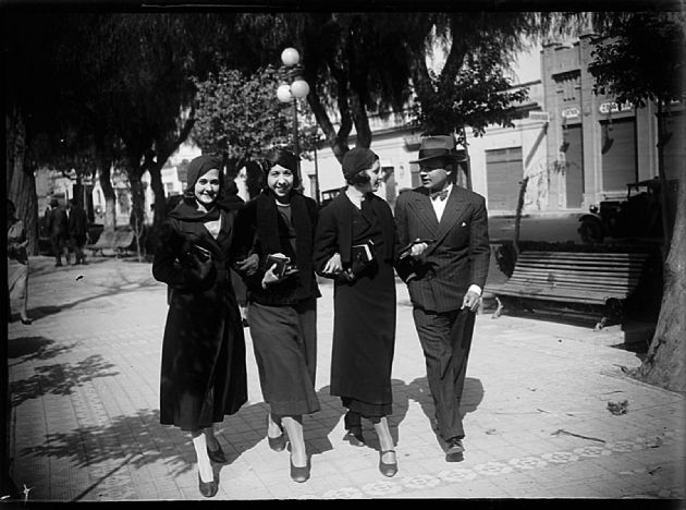 Damas por la plaza 2