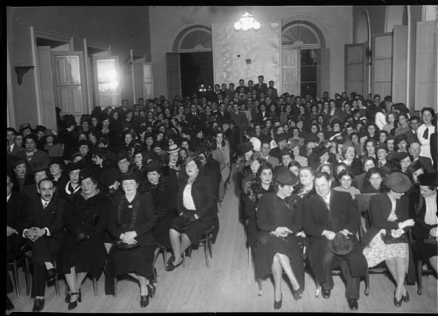 Espectadores en Salón de Actos