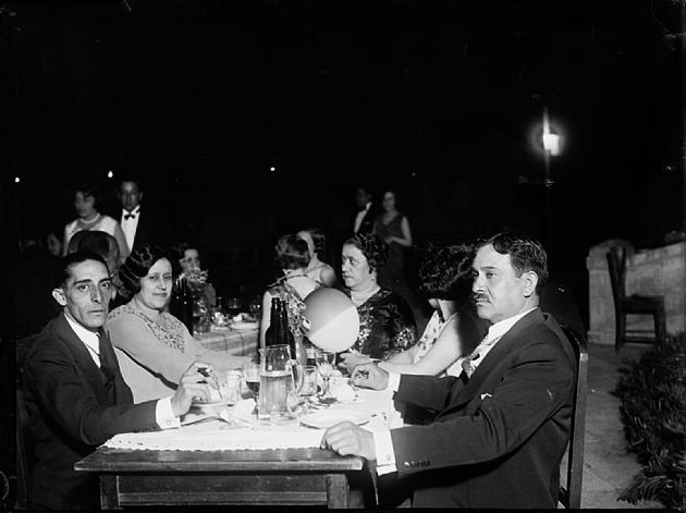 Festejando en la Plaza Pringles I