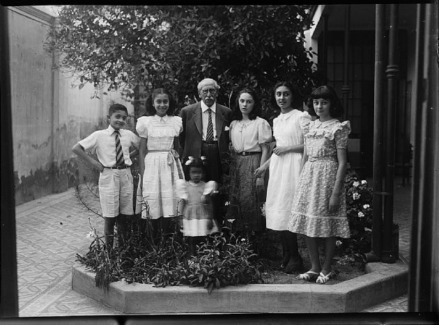 El Abuelo y sus Nietas