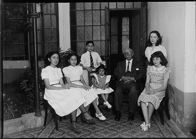 El Abuelo y sus Nietas