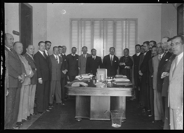 Autoridades Civiles, Militares y Eclesiásticas