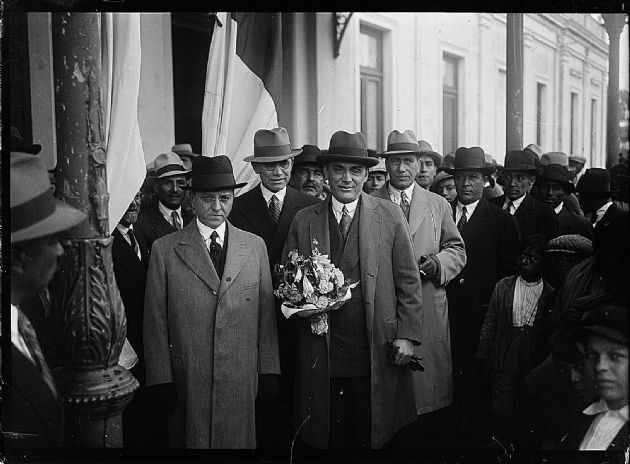 Dr. Laureano Landaburu en Estación de Ferrocarril