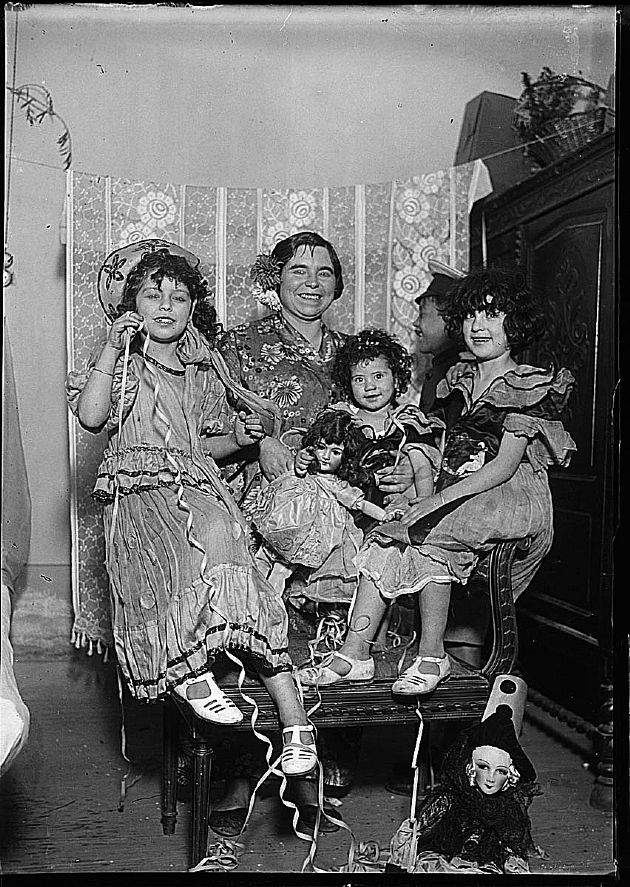 Familia Disfrazada I
