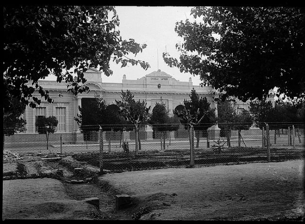 Fachada de la Escuela Provincial N°1 Juan Crisóstomo Lafinur