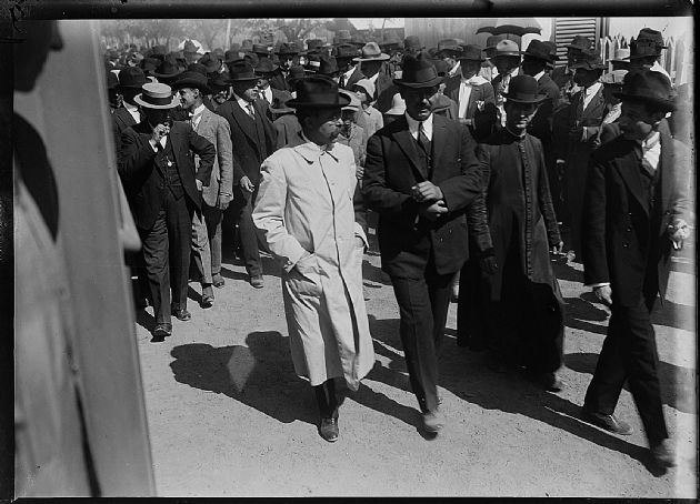 Dr.Carlos Alric en Estación de Ferrocarril