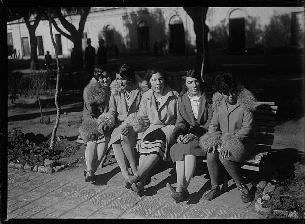 Jovenes en Plaza Pringles