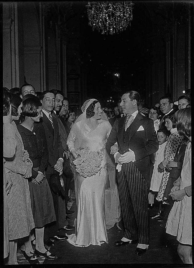 Saliendo de la Iglesia IV