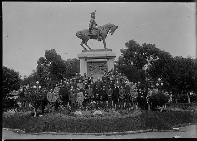 Políticos en Plaza Pringles