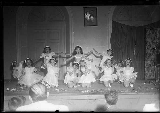 Acto en Esc. Paula Domínguez de Bazán