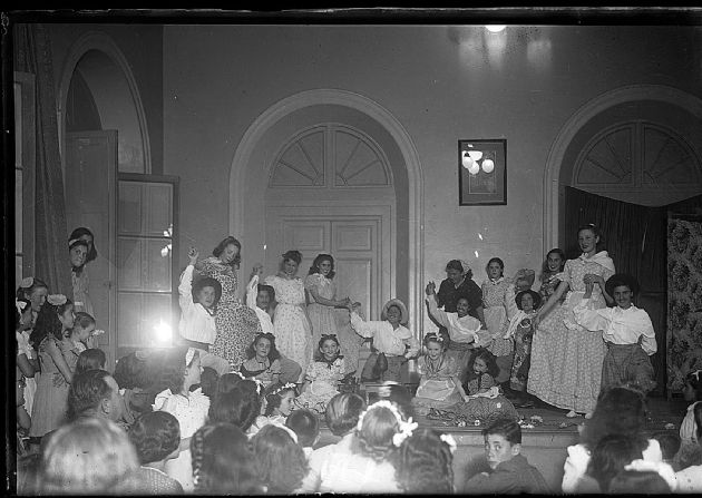 Acto en Esc. Paula Domínguez de Bazán