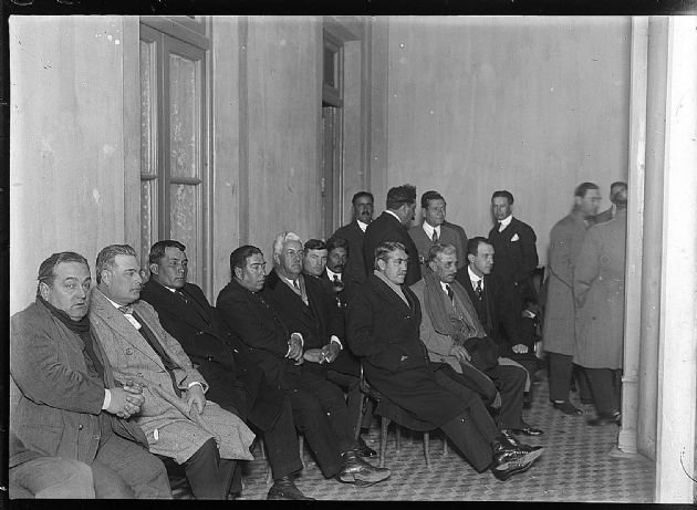 Dr. Alberto Arancibia Rodriguez en reunión