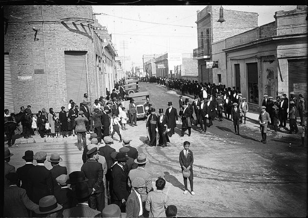 Dr. Alberto Arancibia Rodríguez camino al Tedeum 1