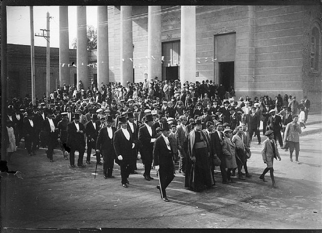 Dr. Alberto Arancibia Rodríguez camino al Tedeum 4