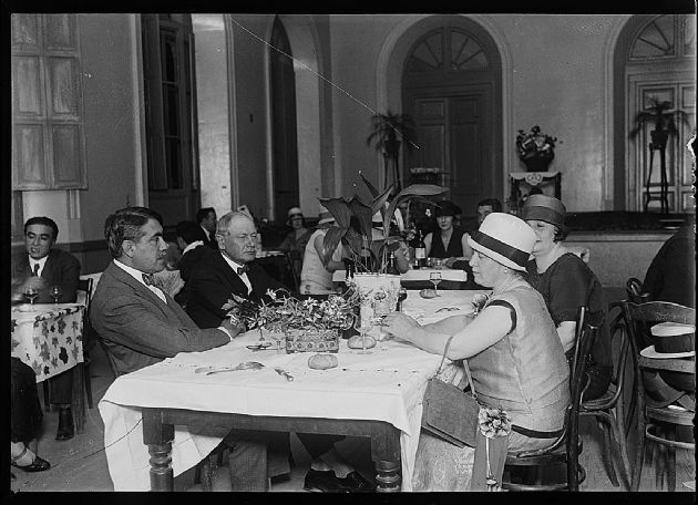 Dr. Alberto Arancibia Rodríguez en Esc. Paula D. de Bazán