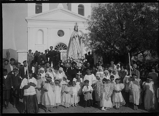Procesión en Iglesia del Interior