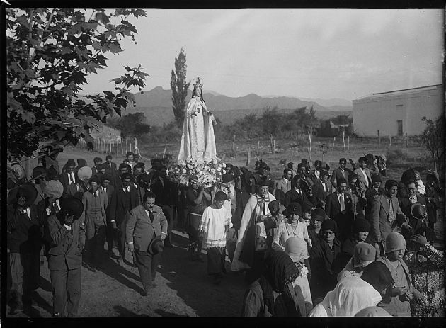 Procesión a la Virgen