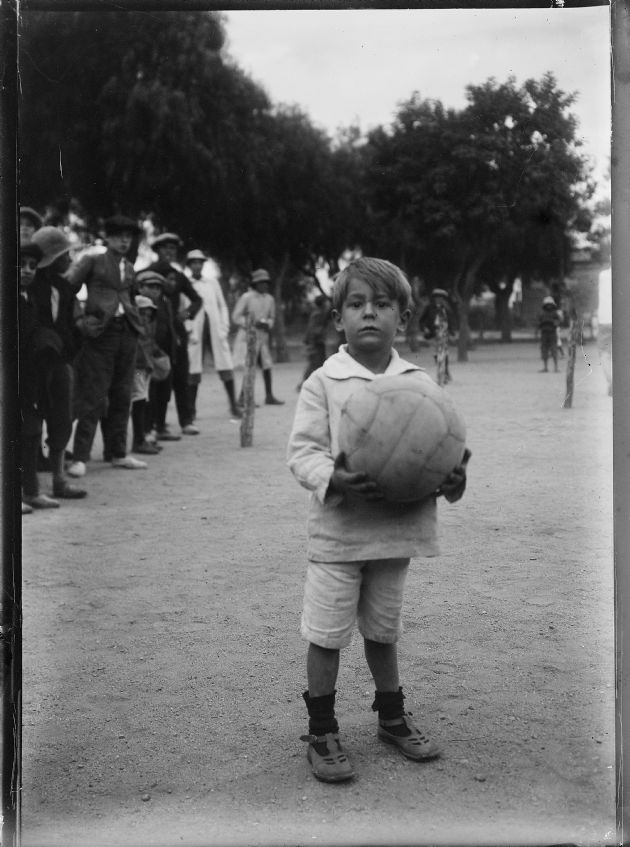 El niño y la Pelota