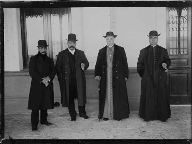 Políticos y Religiosos