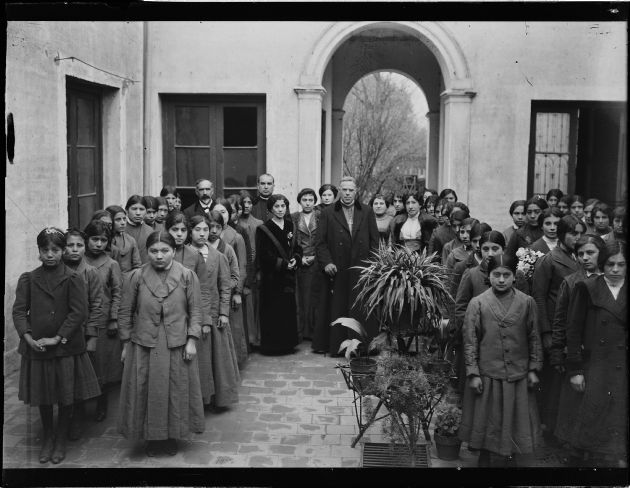Monseñor Orzali en la Escuela