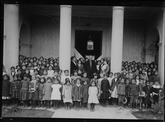 Monseñores José A. Orzali y la Escuela