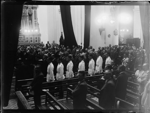 Cadetes en la Iglesia Catedral