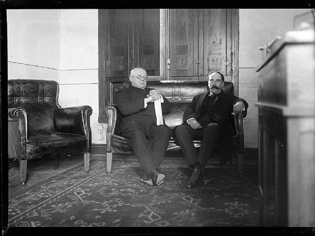 Reunión Política II