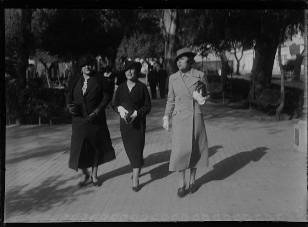 DAMAS DE PASEO