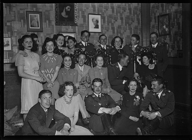 Señoritas y Jóvenes Militares