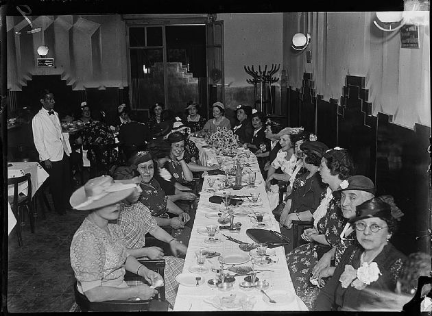 Reunión Social II