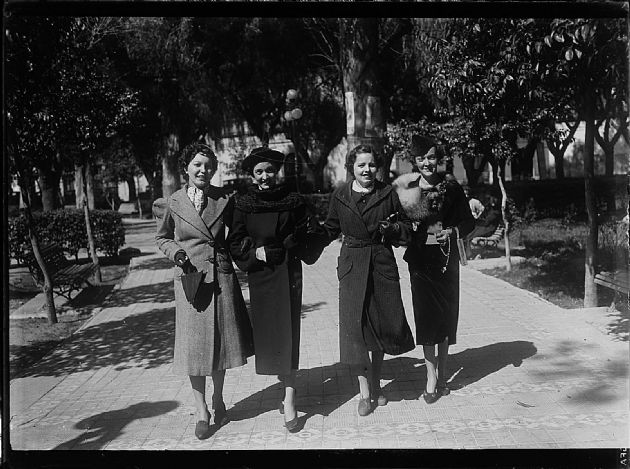 DAMAS DE PASEO