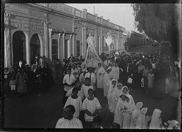 Procesión Virgen María 4