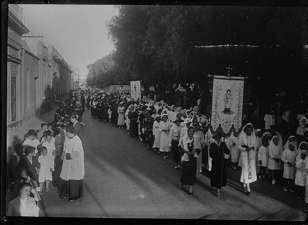 Procesión Virgen María 3