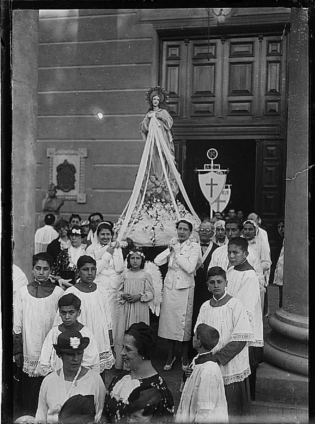 Procesión Virgen María 1