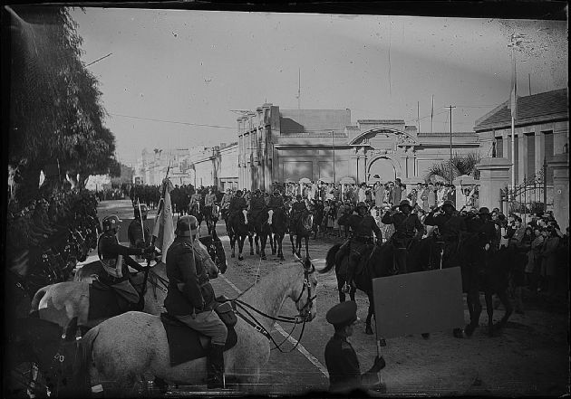 Interventor Carranza frente al Colegio Nacional 1