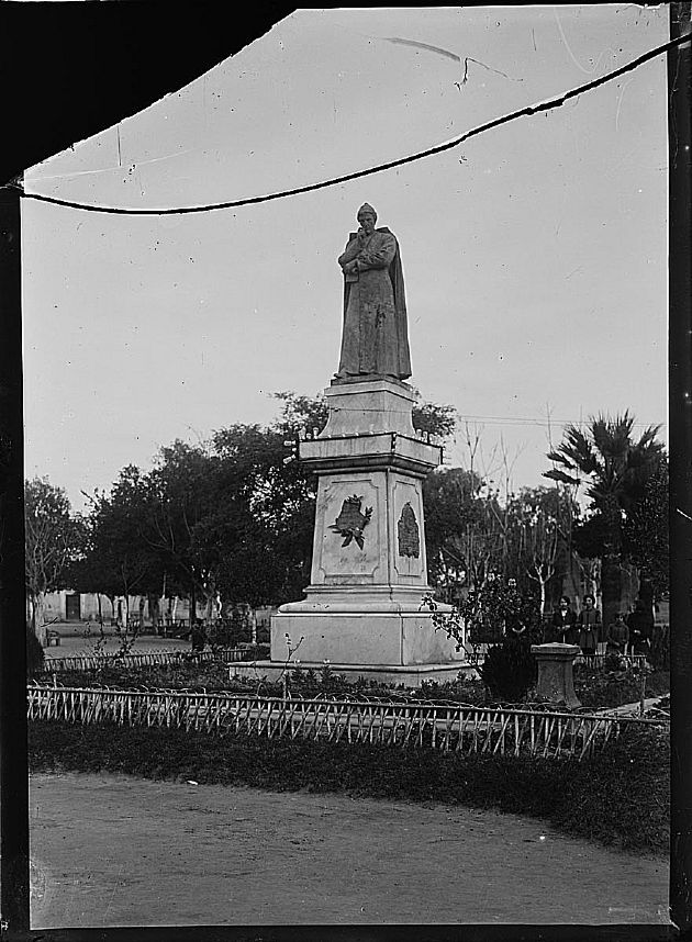 Monumento a Castro Barros.